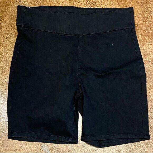 ALMOST Famous black high waist,‎ pull on flat front stretch shorts - Picture 1 of 4